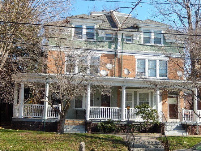 Building Photo - 307 W 18th St