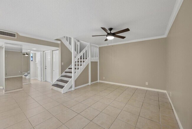 Foto del edificio - 402 Lakewood Ct