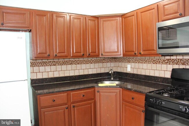 Building Photo - 4983 Whitaker Ave