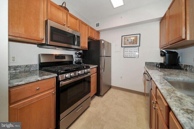 Foto del edificio - 7111 Woodmont Ave