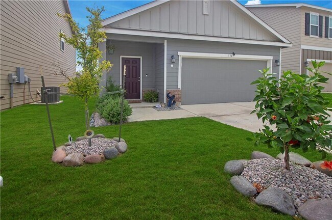 Foto del edificio - 336 Flower Smith Ln