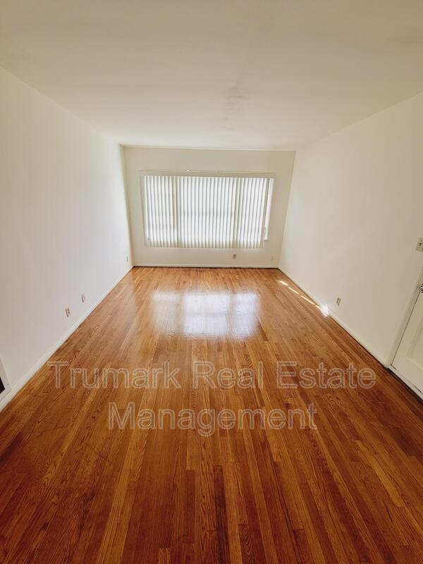 Building Photo - 2327 Merton Ave
