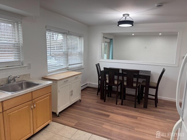 Foto del edificio - 400 Cranbury Rd