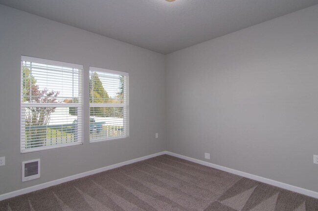 Building Photo - 3 Bed 2 Bath Single level home in Gated pr...