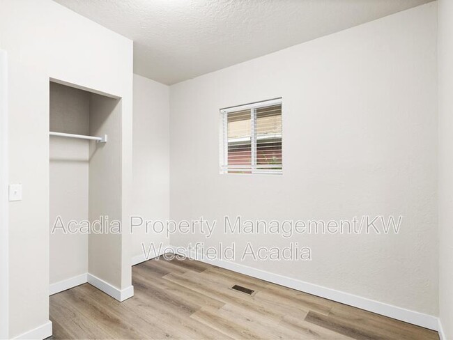 Building Photo - 3002 Porter Ave