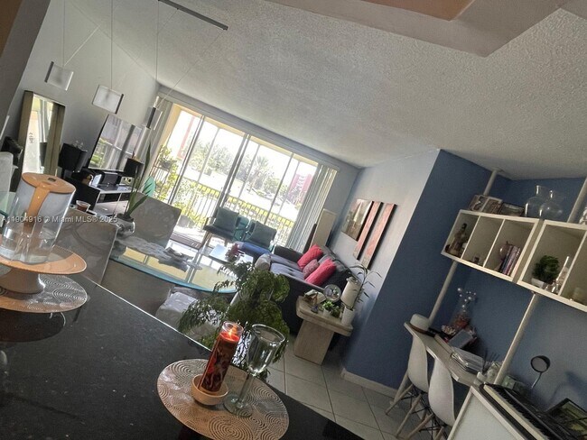 Foto del edificio - 1770 NE 191st St