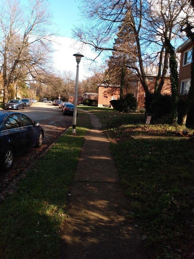 Front - 1005 Cedarcroft Rd
