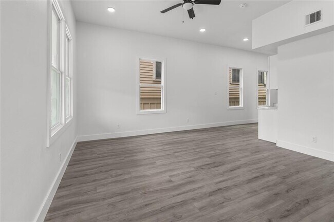 Foto del edificio - 3312 Sealy Ave