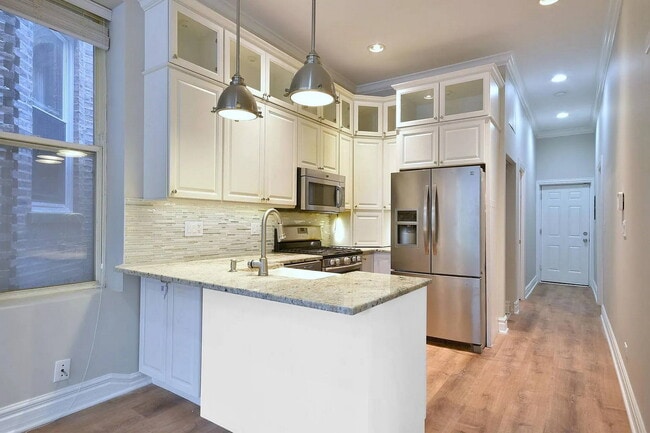 Building Photo - 1316 N Artesian Ave