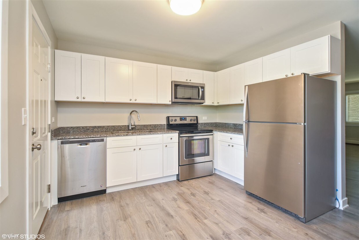 Primary Photo - 2114 N Elmwood Ave