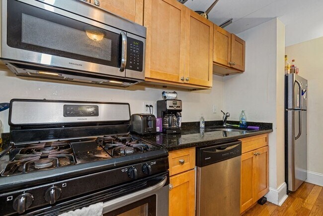 Foto del edificio - MISSION HILL BEAUTIFUL 4BED / 2BATH AVAILABLE 9/1/2026