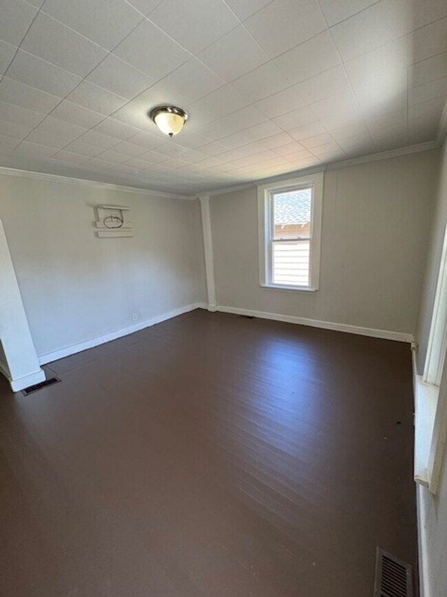 Foto del edificio - Renovated 3 bedroom 2 Bath Home with Driveway