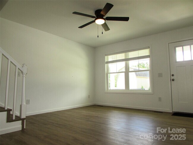 Foto del edificio - 111 Dorchester Ln