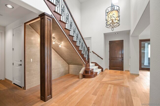 Building Photo - 6773 Lonicera St