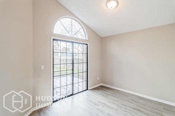 Foto del edificio - NOW AVAILABLE! - 8009 Loch Lomond Ln, Jack...