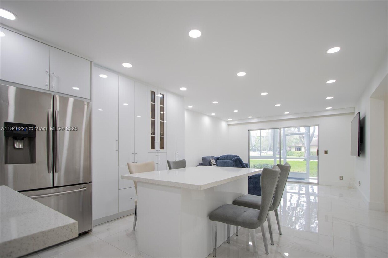 Foto principal - 12850 SW 4th Ct