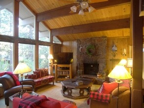 Building Photo - 120 Juanita Dr