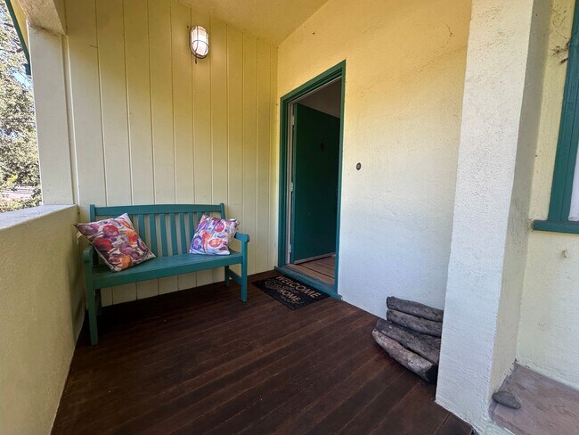 Foto del edificio - Charming 2-3bd Bungalow w/Pool in San Rafael