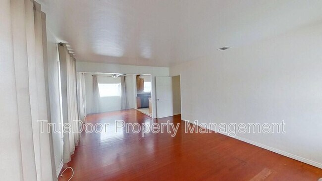 Foto del edificio - 329 E Stanford St