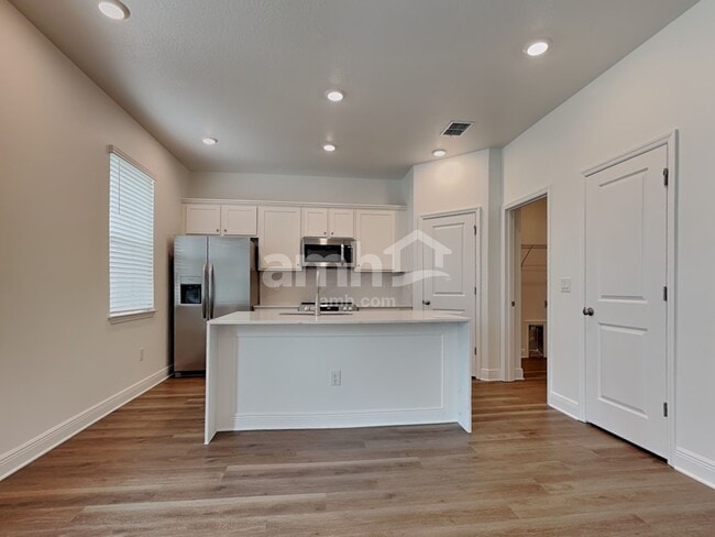 Building Photo - 6757 Atlantic Bch Ave