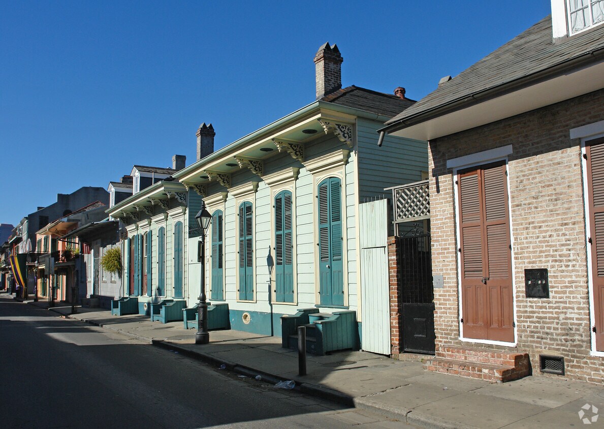 Primary Photo - 923 Bourbon St