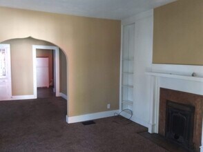 Building Photo - 208 W College St