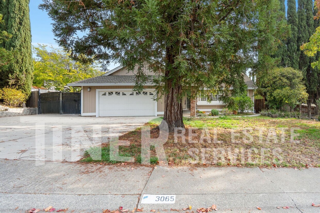 Foto principal - 3065 Cerro Cir