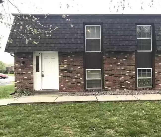 Building Photo - 607 White Oak Dr