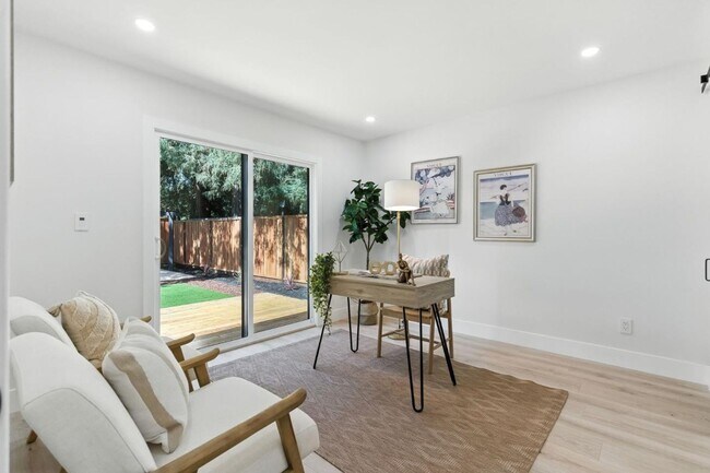 Foto del edificio - Refined Redwood City Living: Exquisitely R...