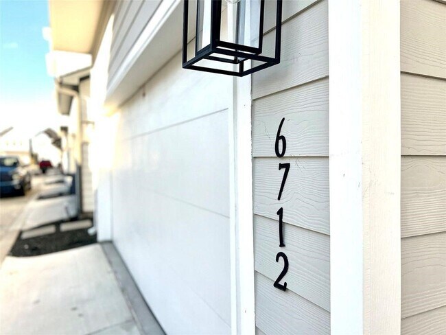 Foto del edificio - 6712 Parker Oaks Ln
