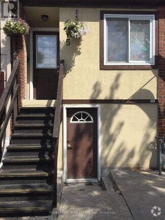 Building Photo - 275 Blackthorn Ave