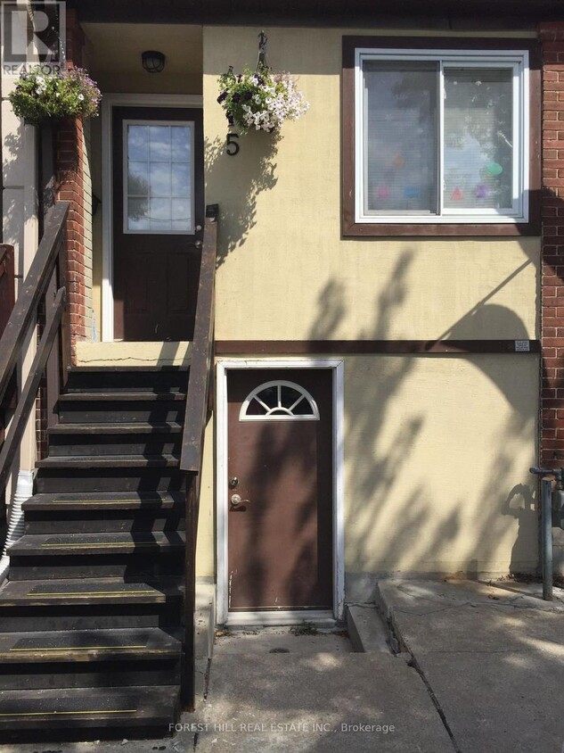 Primary Photo - 275 Blackthorn Ave