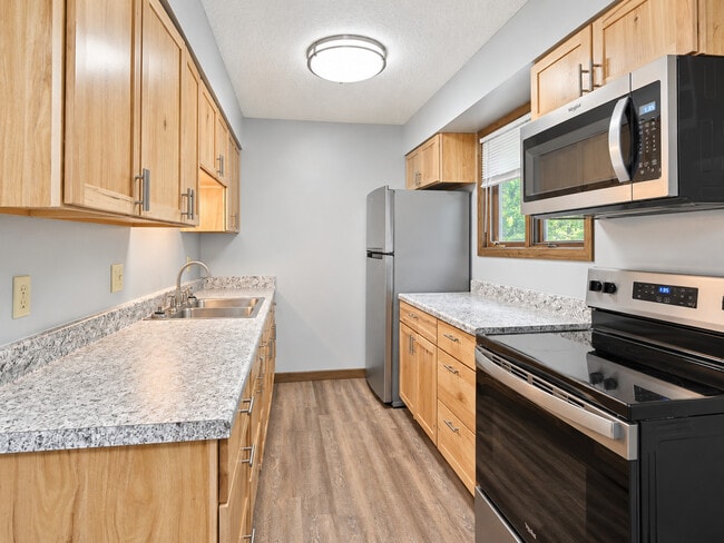 Building Photo - Wildwood Apartments