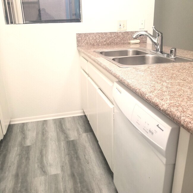 Foto del edificio - 14324 Lemoli Ave