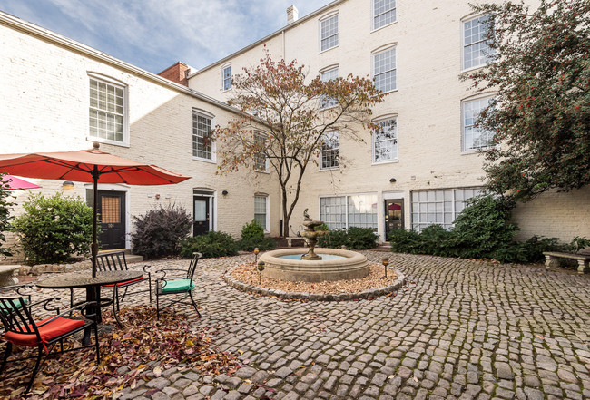 Building Photo - Poythress Apartments