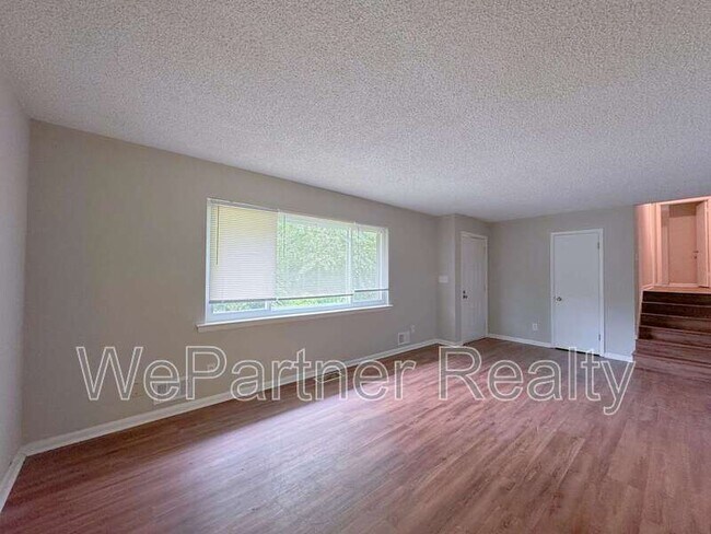 Building Photo - 2223 Shamrock Dr