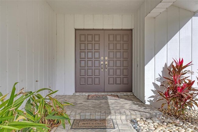 Building Photo - 4989 Pineview Cir