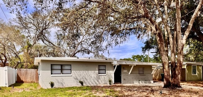 Building Photo - 8115 Dominguin St