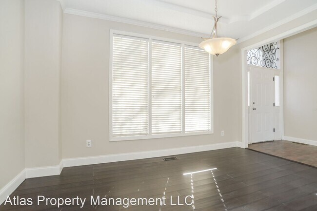 Building Photo - 4 br, 3.5 bath House - 11412 North Madison...