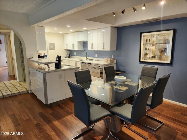 Foto del edificio - 7557 N Dreamy Draw Dr