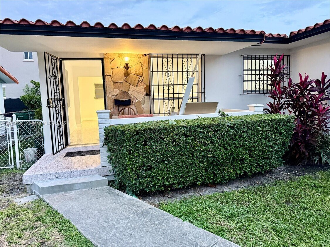 Foto principal - 1143 NW 32nd Ave