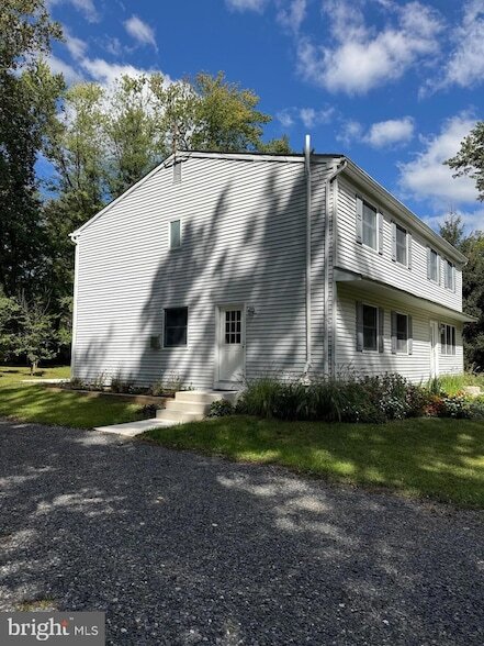 Foto del edificio - 6025 Honey Hollow Rd