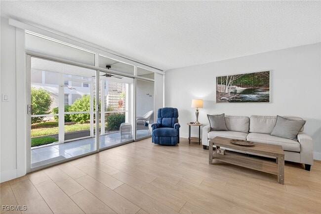 Foto del edificio - 330 Tudor Dr