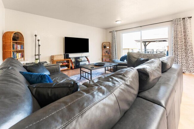 Foto del edificio - 255 Foots Creek Rd