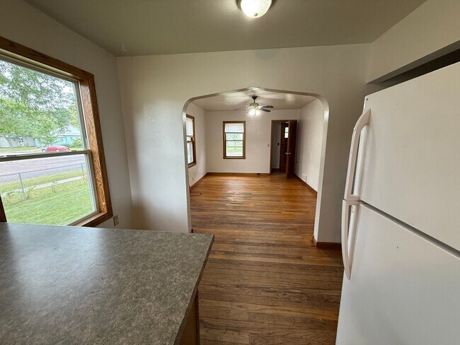 Foto del edificio - 3 Bed 1 Bath with Garage and Fenced in Yard
