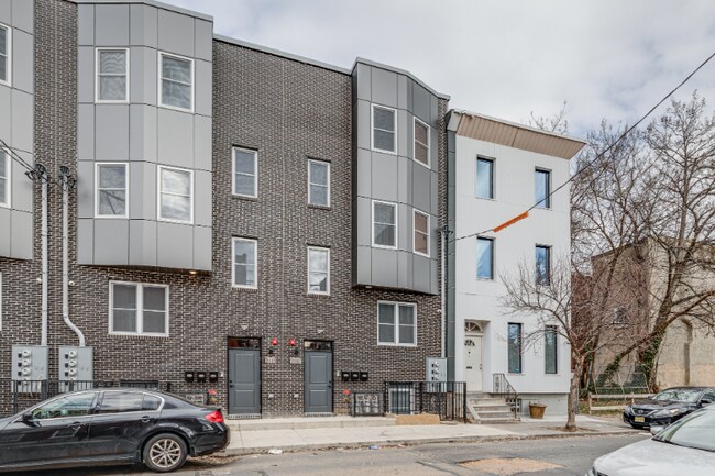 Building Photo - 2115 Master St