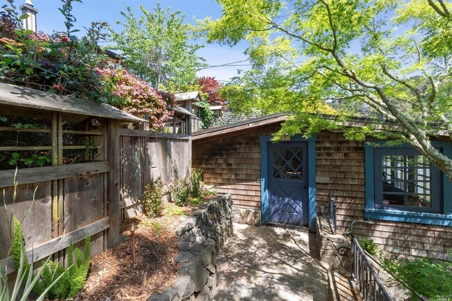 Building Photo - 279 Hillside Ave