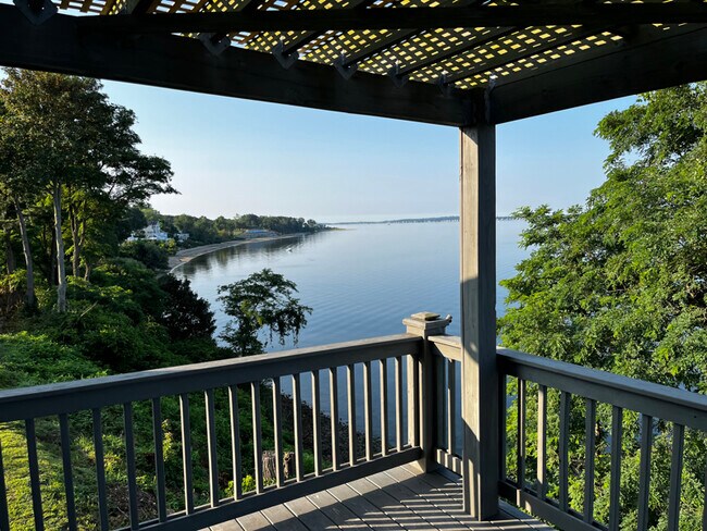 Building Photo - 240 Narragansett Ave