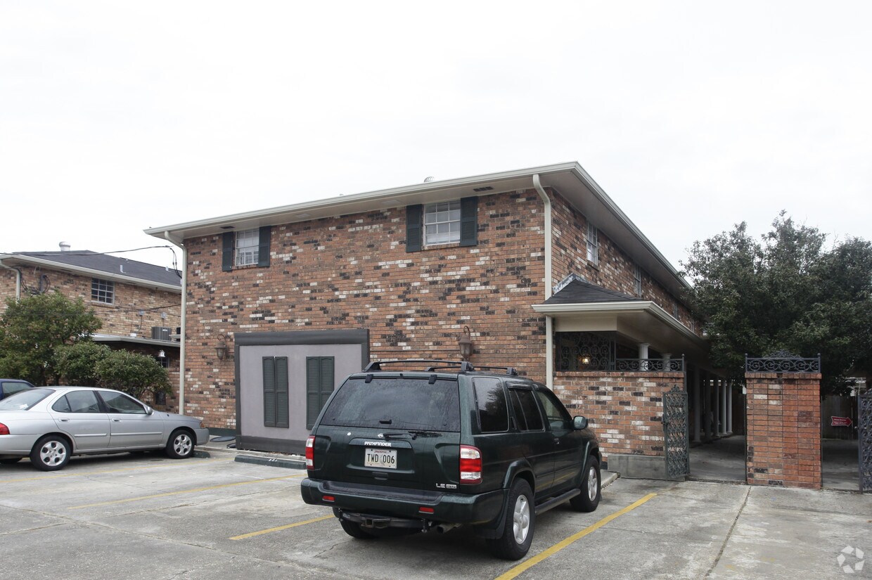 Building Photo - 221 SW Esplanade Ave