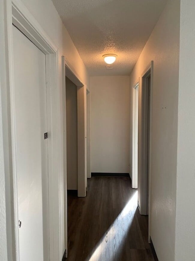 Building Photo - Great Duplex in North Springfield